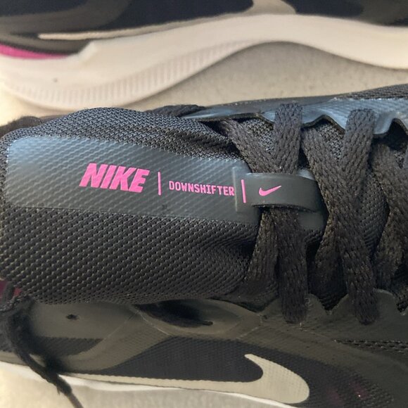 Nike Downshifter Running Shoes Womens Size 8.5 Black Pink silver logo C19986-004 - Picture 8 of 9